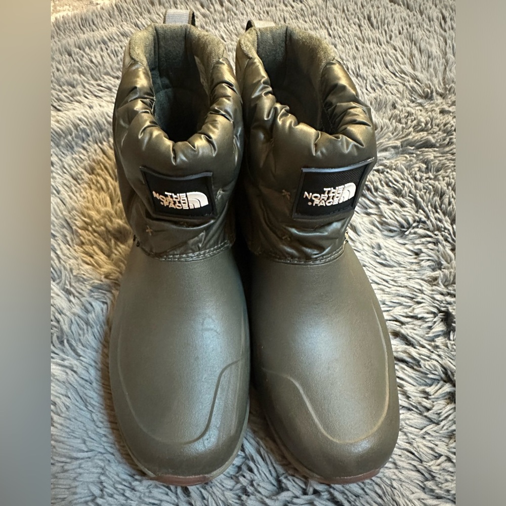 The North Face Women's Yukiona Ankle Boot, Size 9.5 Tarmac Green